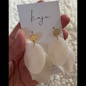 ✨ 2x HP ✨ Gold and Cream ✨ Petal Earrings ✨